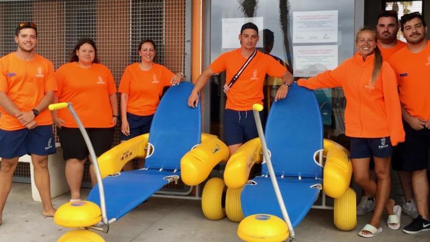 El equipo de salvamento y socorrismo vela por las playas de Alboraia