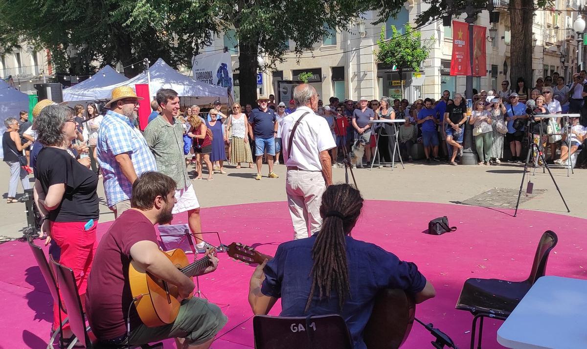 Una edició anterior de la Garrotinada amb lartista gitano Joan Reyes, durant unes festes de Santa Tecla a Tarragona.