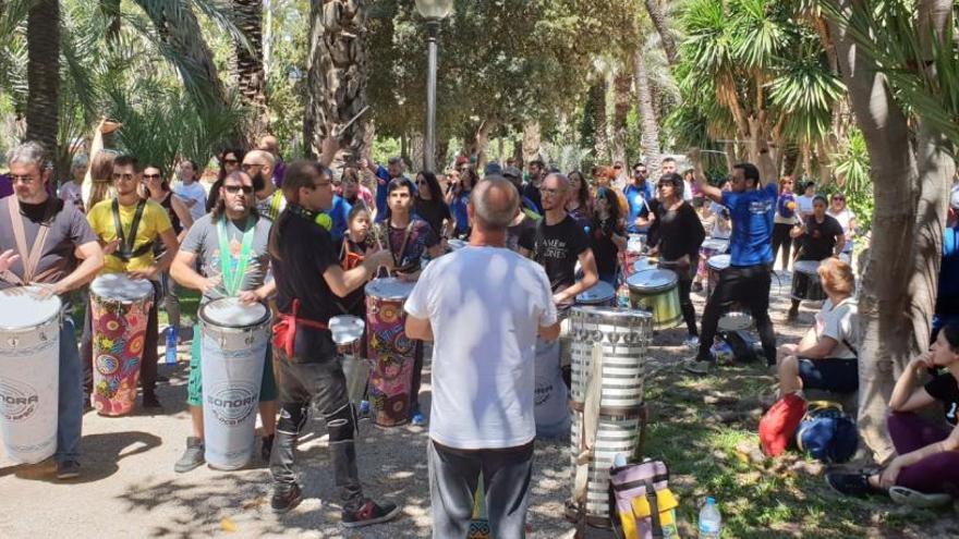 Las calles de Elche se despiertan este 26M a golpe de batucada