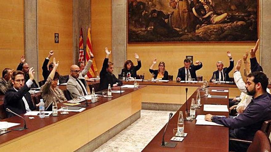 El ple de la Diputació de Girona que va aprovar la moció de rebuig a la sentència.