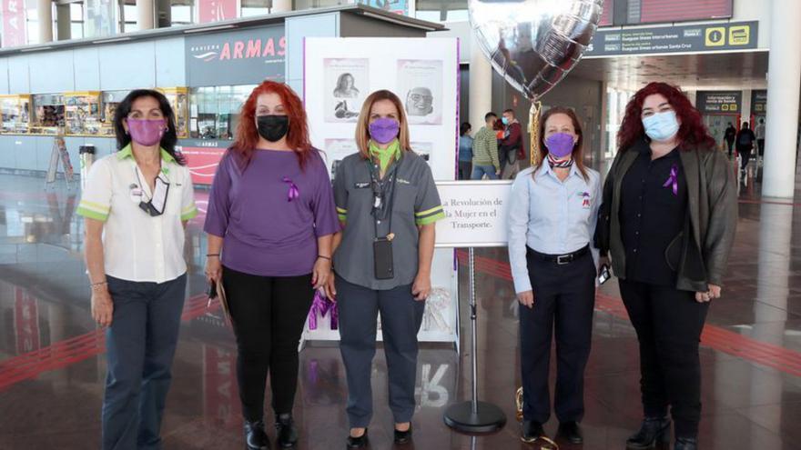 Las reivindicaciones feministas tiñen de violeta todo Tenerife