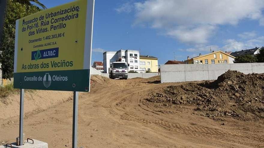 Obras en 2017 del polígono 16 de As Viñas, en Perillo, promovido por el Concello y finalizado en 2018.