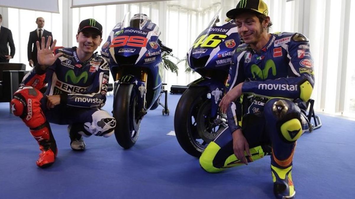 Lorenzo y Rossi, en la presentación del equipo Movistar-Yamaha en Barcelona.