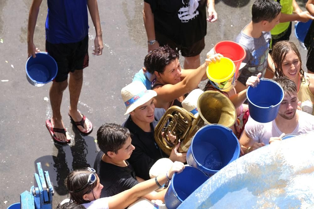 60.000 litros de agua en honor a la Virgen de la Asunción