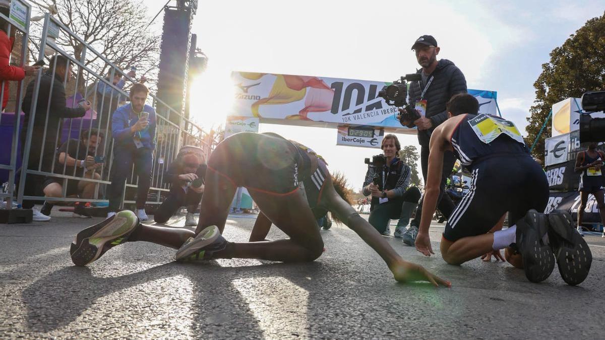 Agnes Jebet, tras lograr el récord del mundo.