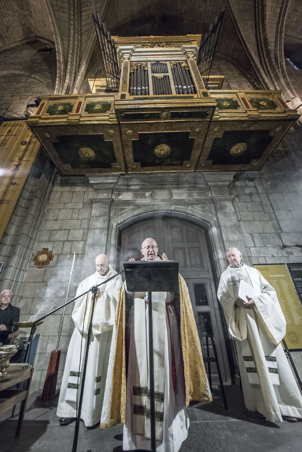 Una catedral plena a vessar dona la benvinguda al renovat orgue de Solsona