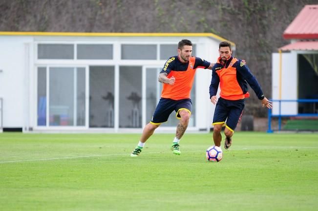 Entrenamiento de la UD Las Palmas en Barranco ...