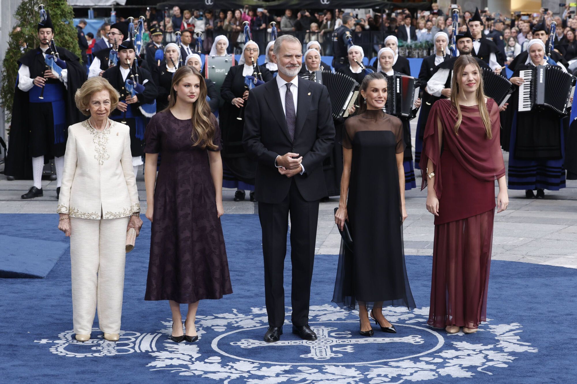 EN IMÁGENES: Así fue la llegada de los invitados a los premios "Princesa de Asturias" y su paso por la alfombra azul