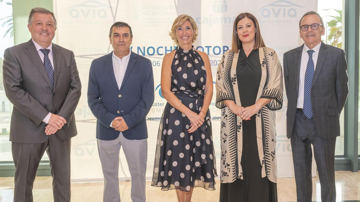 Enrique Vacas (Nutai), Enrique Navarro (Neptury Technologies), Mónica Alegre (presidenta AVIA), Carmen Selma (Gestamp) y José Alcántara (premio Dedicación Empresarial).