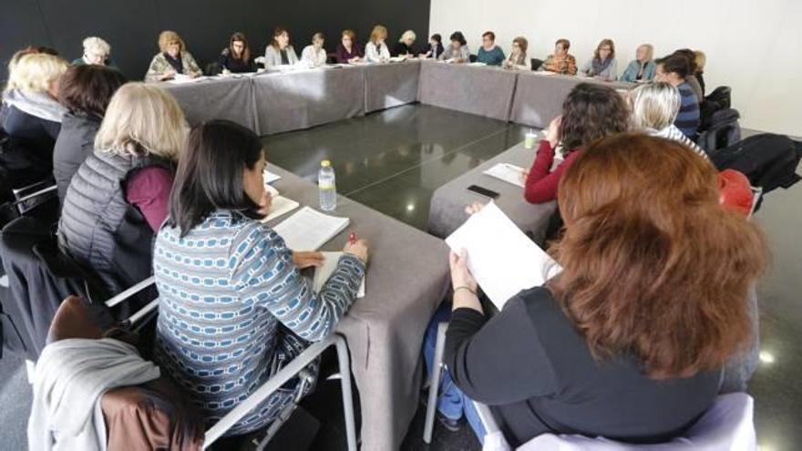 El Consejo Municipal de la Mujer, en su reunión de ayer.