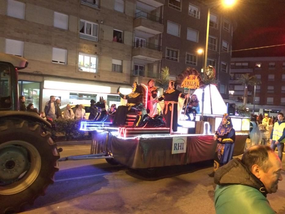 Cabalgata de los Reyes Magos en Lugones