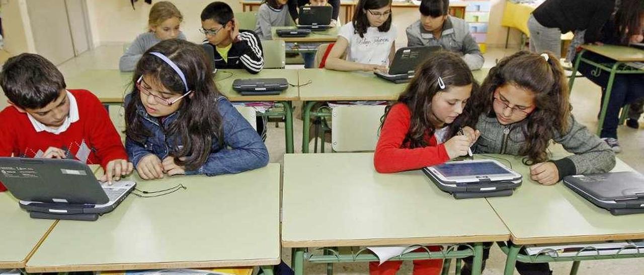 Más de 1.200 escolares reciben horas extras de matemáticas, lengua o ciencias en clase