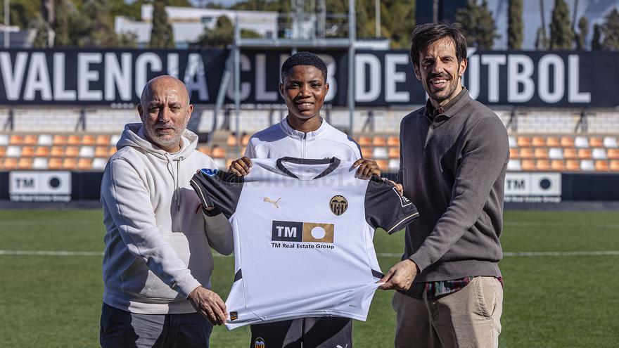 El Valencia ficha a la delantera internacional nigeriana Ezekiel Motunrayo