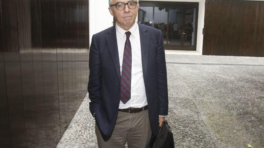 José Lebrero continuará como director artístico del Museo Picasso durante los próximos tres años.