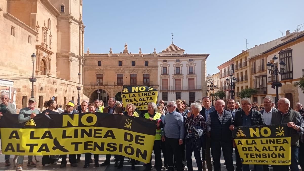 Los vecinos este jueves en la Plaza de España.