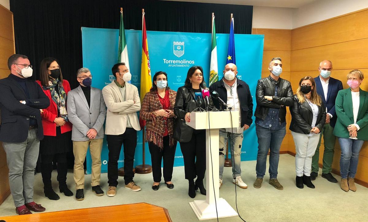 Margarita del Cid, acompañada de su equipo de gobierno.