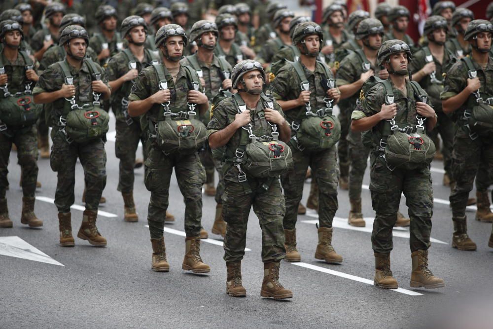 Un grupo de militares paracaidistas en el ...