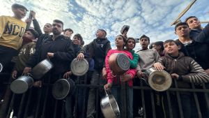 Mueren 10 palestinos cerca de un punto de distribución de alimento en el sur de Gaza