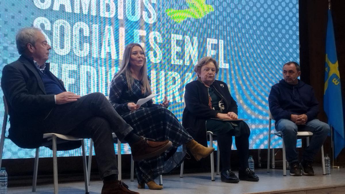 Por la izquierda, Óscar Buznego, Olaya Romano, Carmina Rodríguez y Manuel Niembro