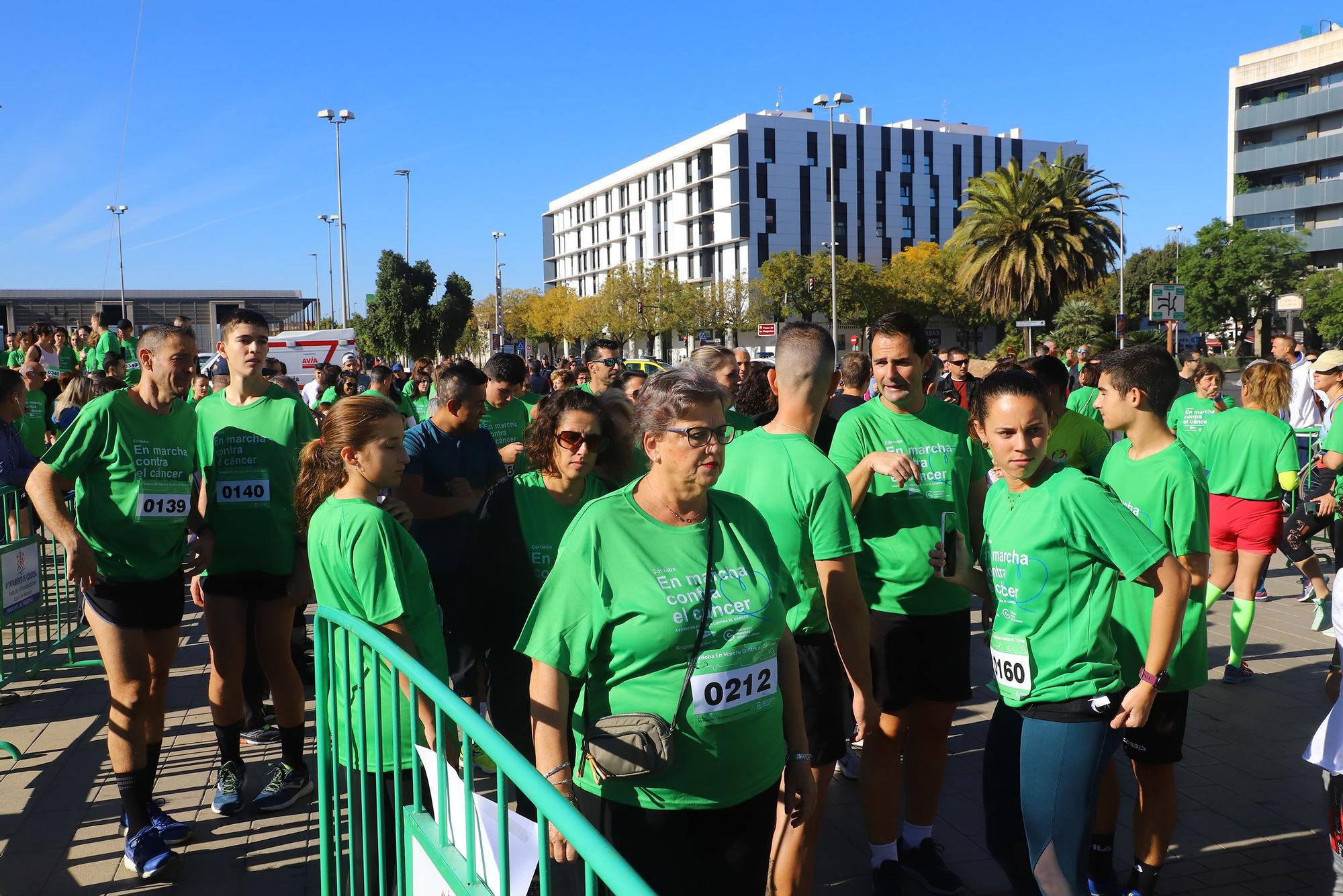 La Asociación Española contra el Cáncer convierte el Vial en una gran marea verde