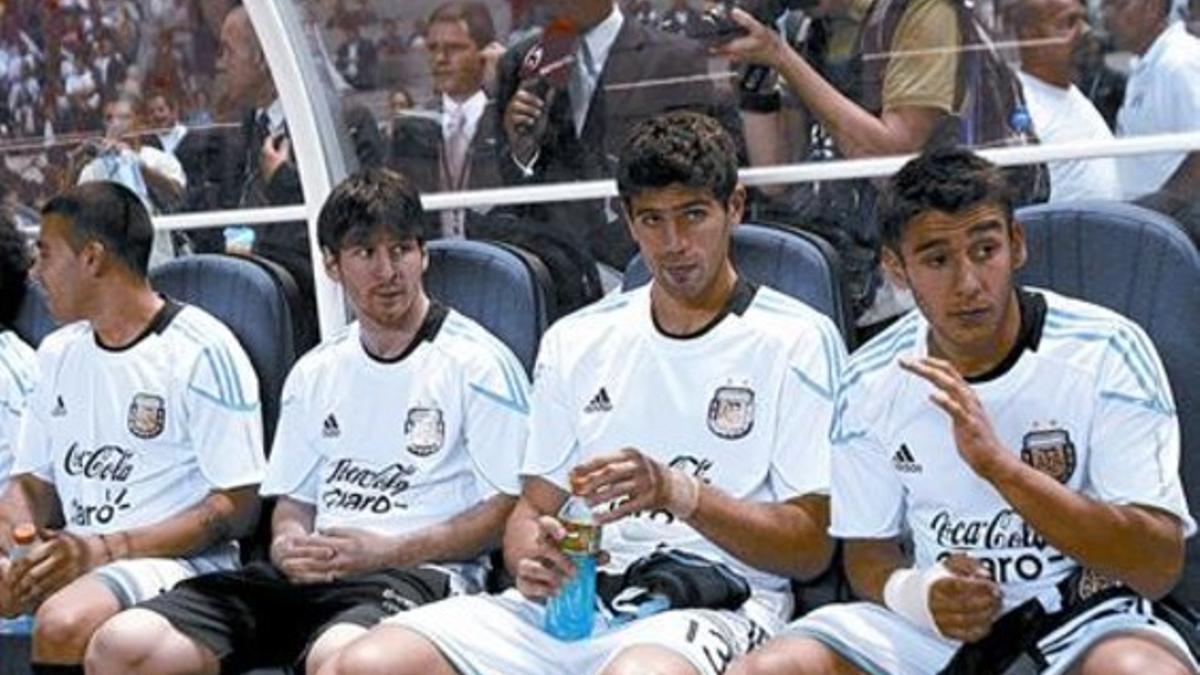 Messi, en el banquillo, durante el amistoso de Argentina en Costa Rica.