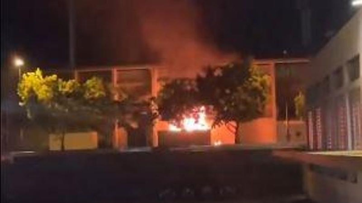 Aparatoso incendio en una caseta de obra de La Romareda.