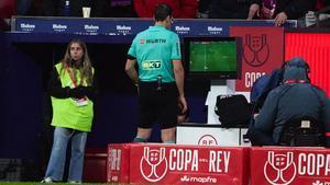 El audio del VAR en la roja de Eric Garcia: Está mucho más lejos de lo que esperaba