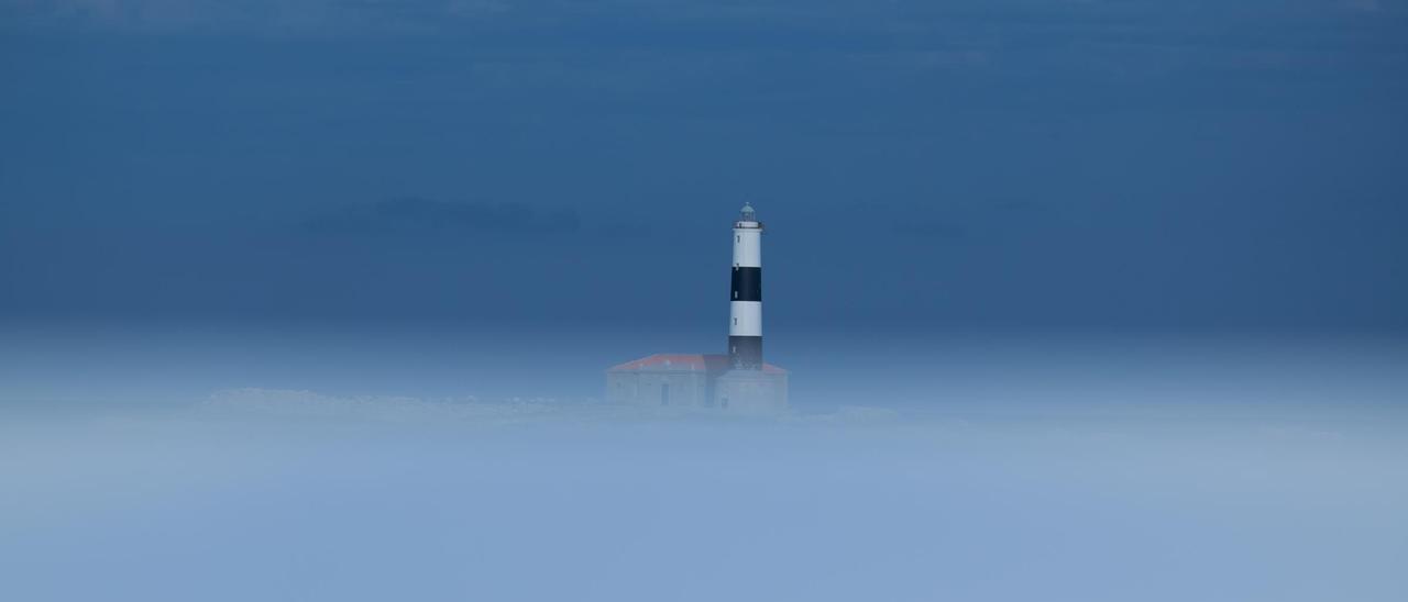 El faro d’es Porcs también se conoce como el faro d’en Pou