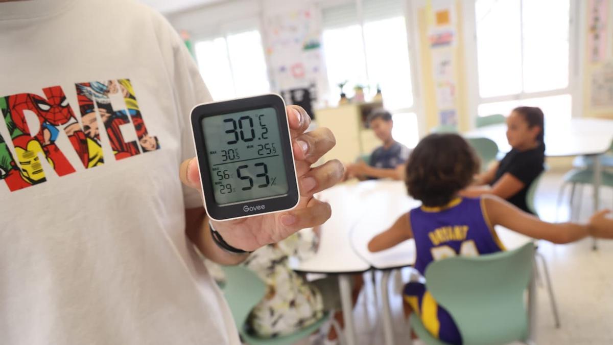 El calor irrumpe en las aulas de Alicante: más de 30 grados y primeras lipotimias entre el alumnado