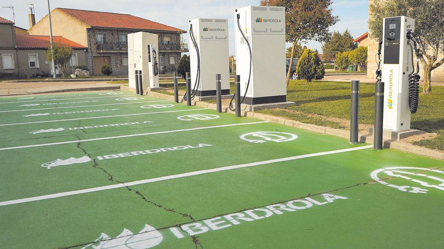 VÍDEO | Iberdrola instala en Muelas del Pan seis puntos de recarga para vehículos eléctricos