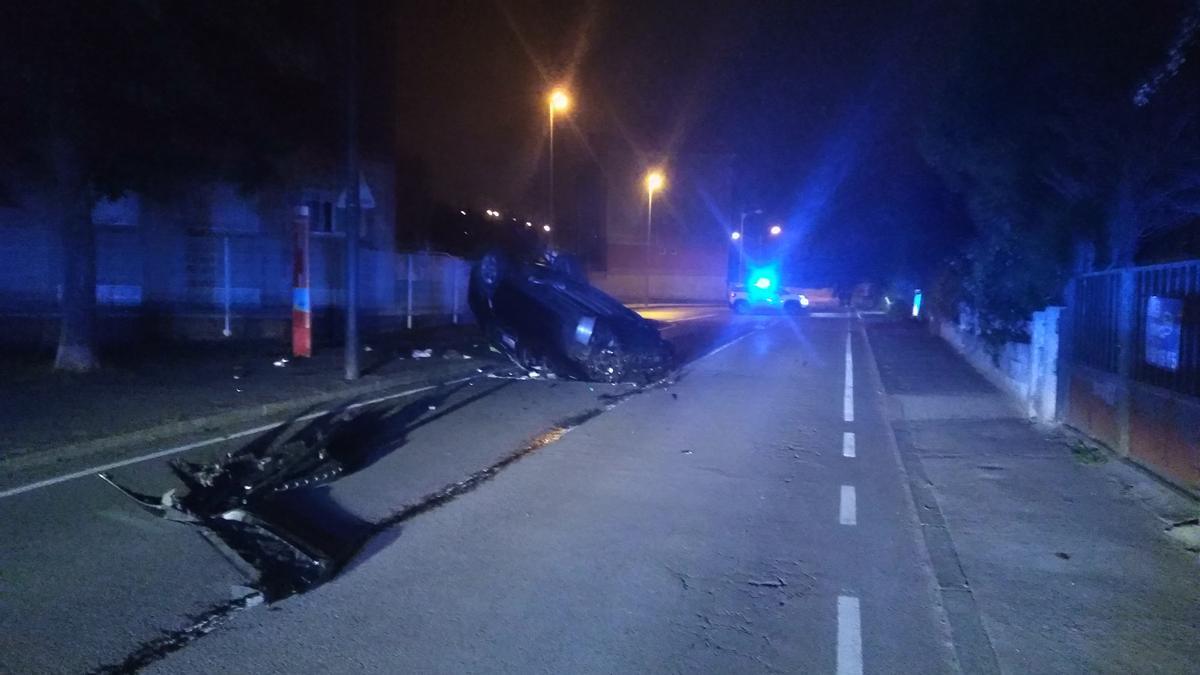 El vehículo siniestrado en San Cristóbal.