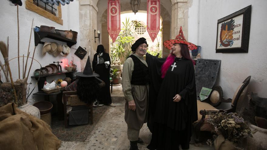 Isabel Delgado y Jesús García, Associació d’Amics de l’Eivissa Medieval: «En casa, la Ibiza Medieval es más importante que la Navidad»