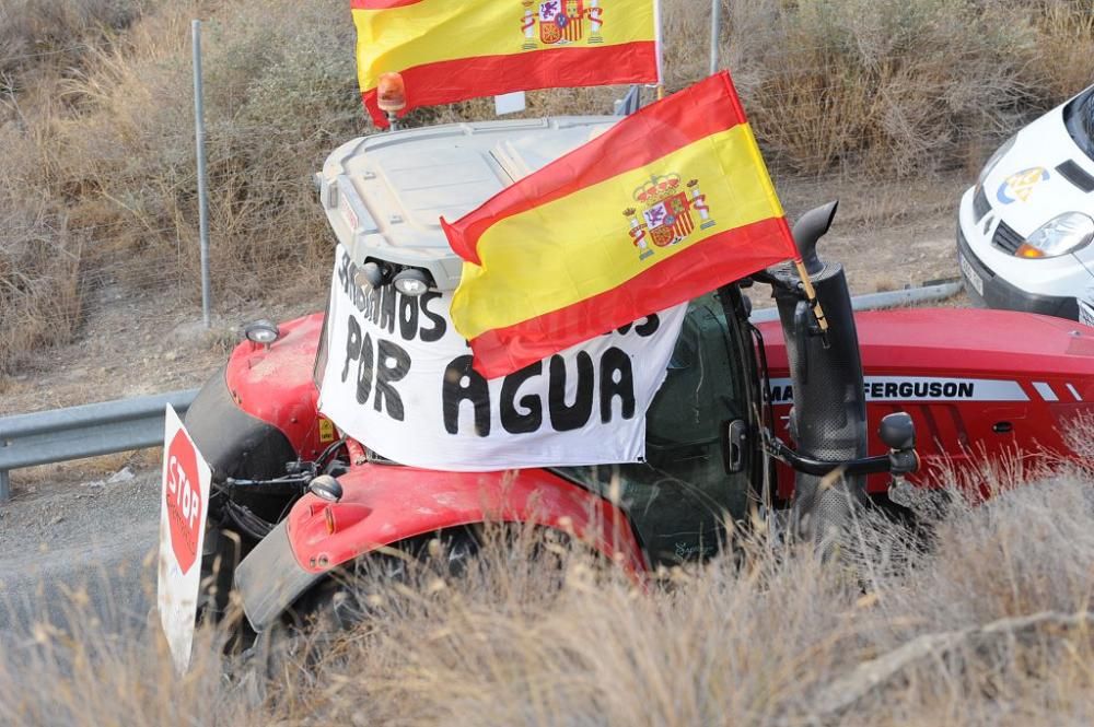 La protesta de agricultores a su paso por el Garru