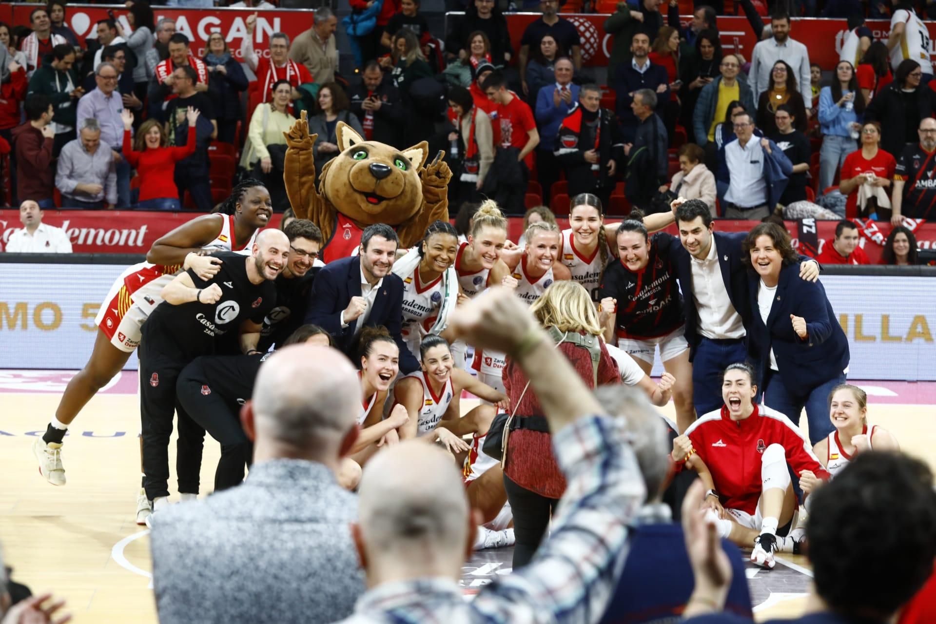 En imágenes | El Casademont Zaragoza hace historia y se mete en cuartos de Euroliga