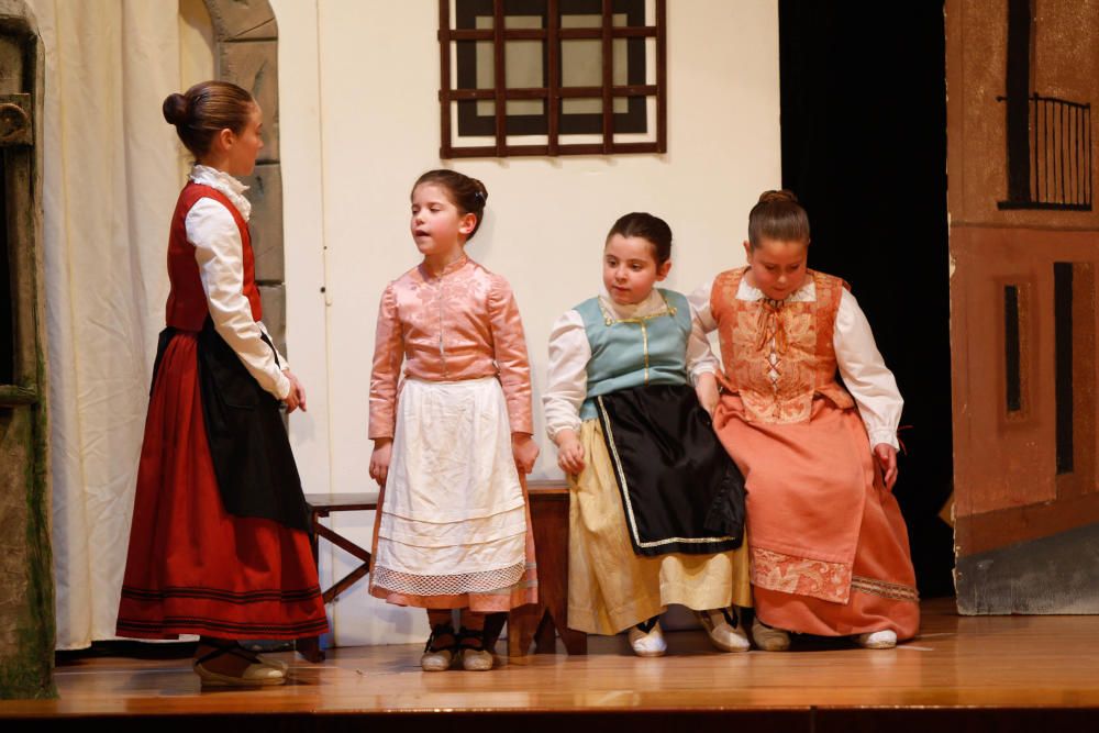 Niños en la representación de los ''''Miracles'''' de Sant Vicent Ferrer