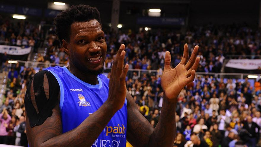 Deon Thompson, con la camiseta del San Pablo Burgos.