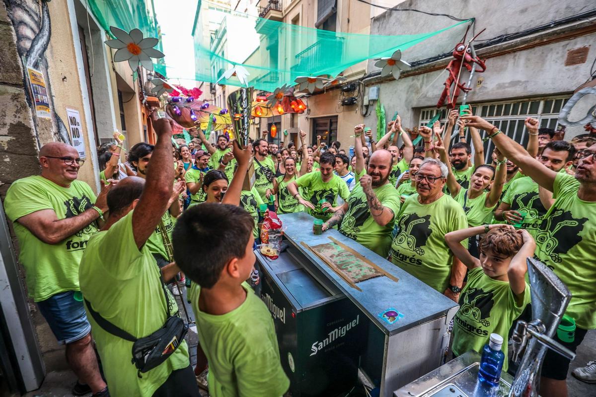 La calle Progrés se ha proclamado ganadora del concurso de decoraciones de la Fiesta Mayor de Gràcia de este año 2023. En esta ocasión, la temática en la que han trabajado los vecinos ha sido la película Bichos, bajo el nombre de Formigres.