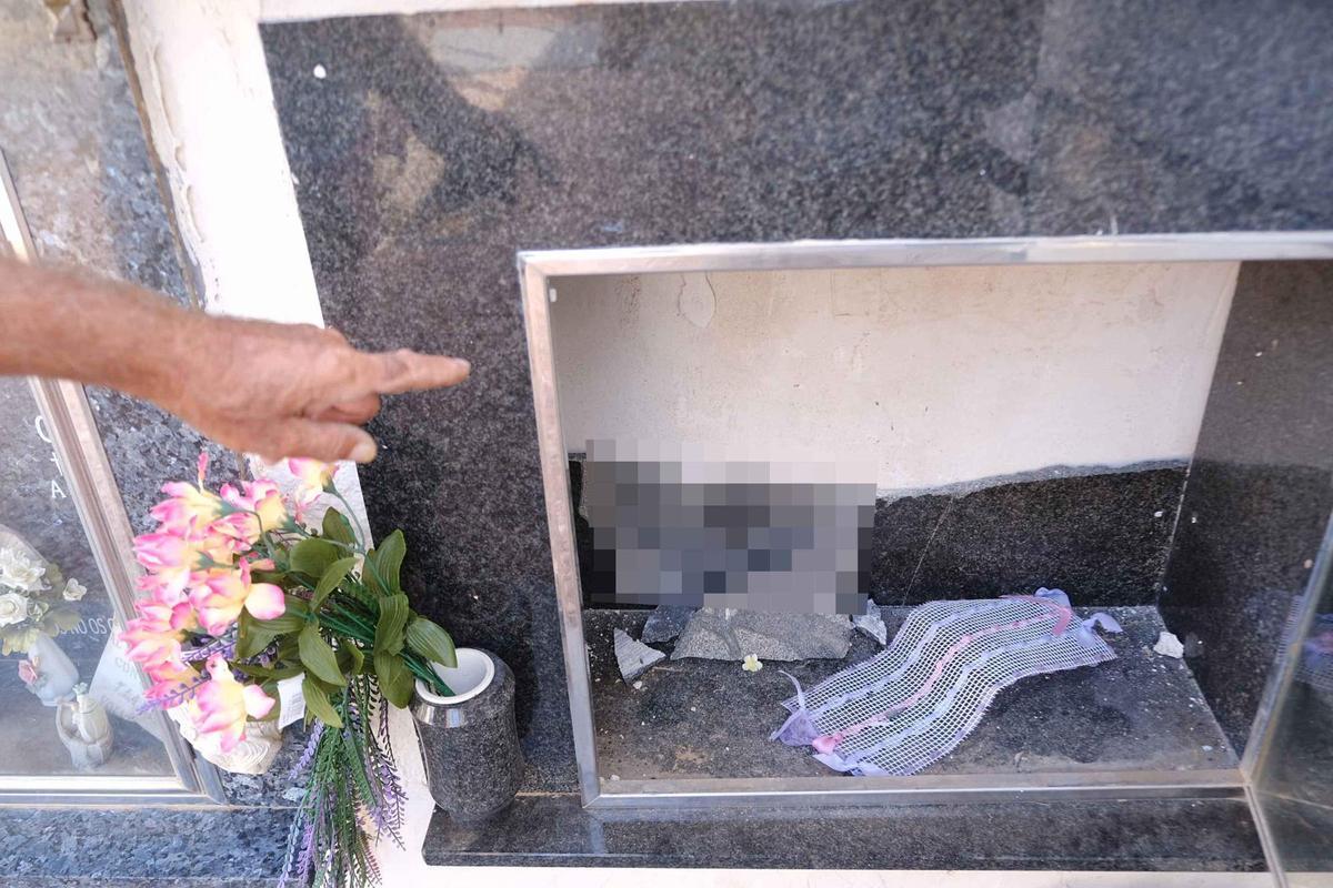 Lápidas levantadas y nichos destrozados por vandalismo en el cementerio de Tabarca