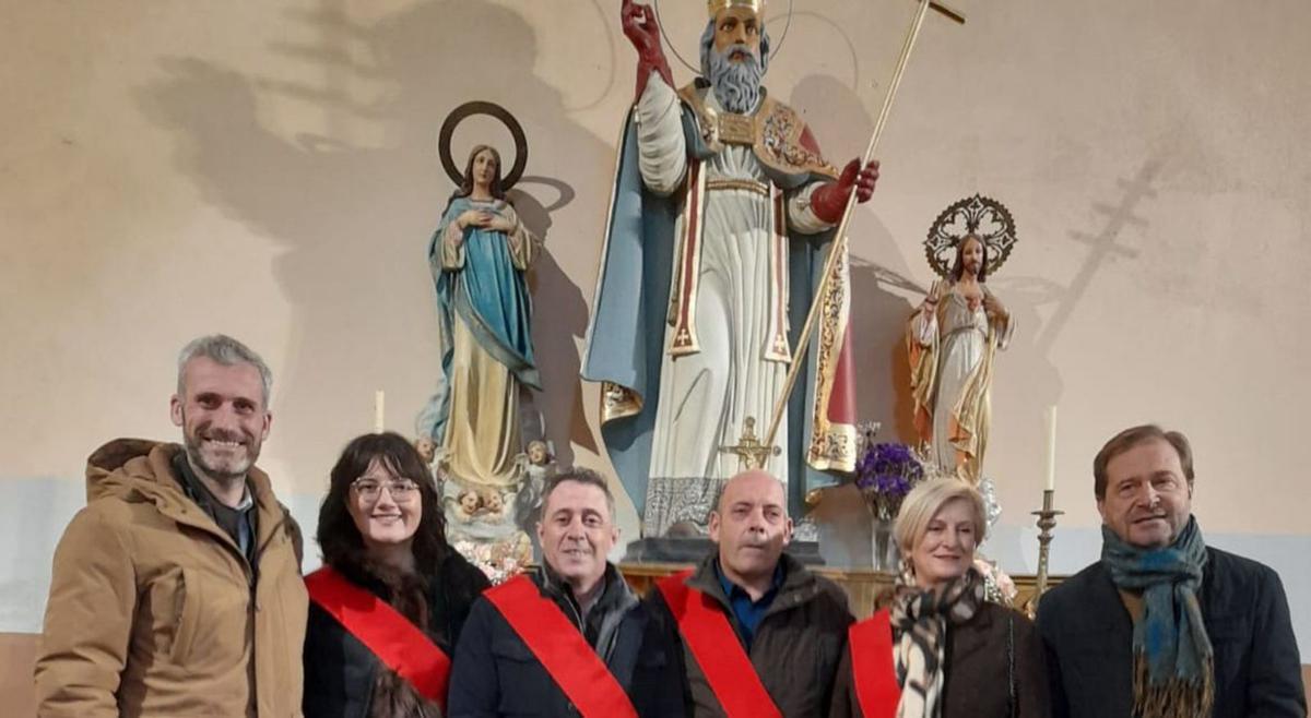 Las autoridades en la misa  en honor al patrón que protagonizó el día grande de fiestas.   | SERVICIO ESPECIAL