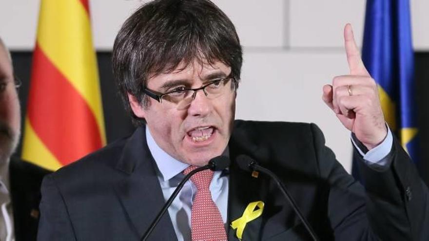 El cap de llista de Junts per Catalunya, Carles Puigdemont, va fer la seva intervenció des de Brussel·les.