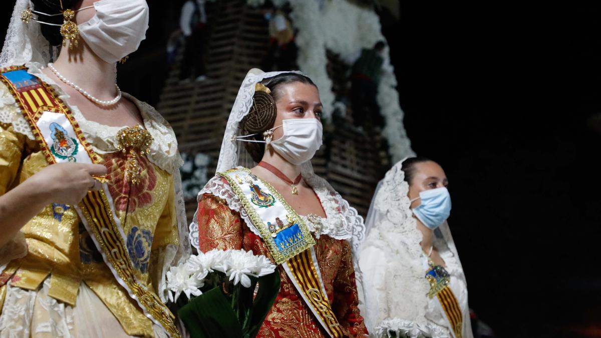 Búscate en el primer día de la ofrenda por la Calle Caballeros de las 21:00 a las 22:00