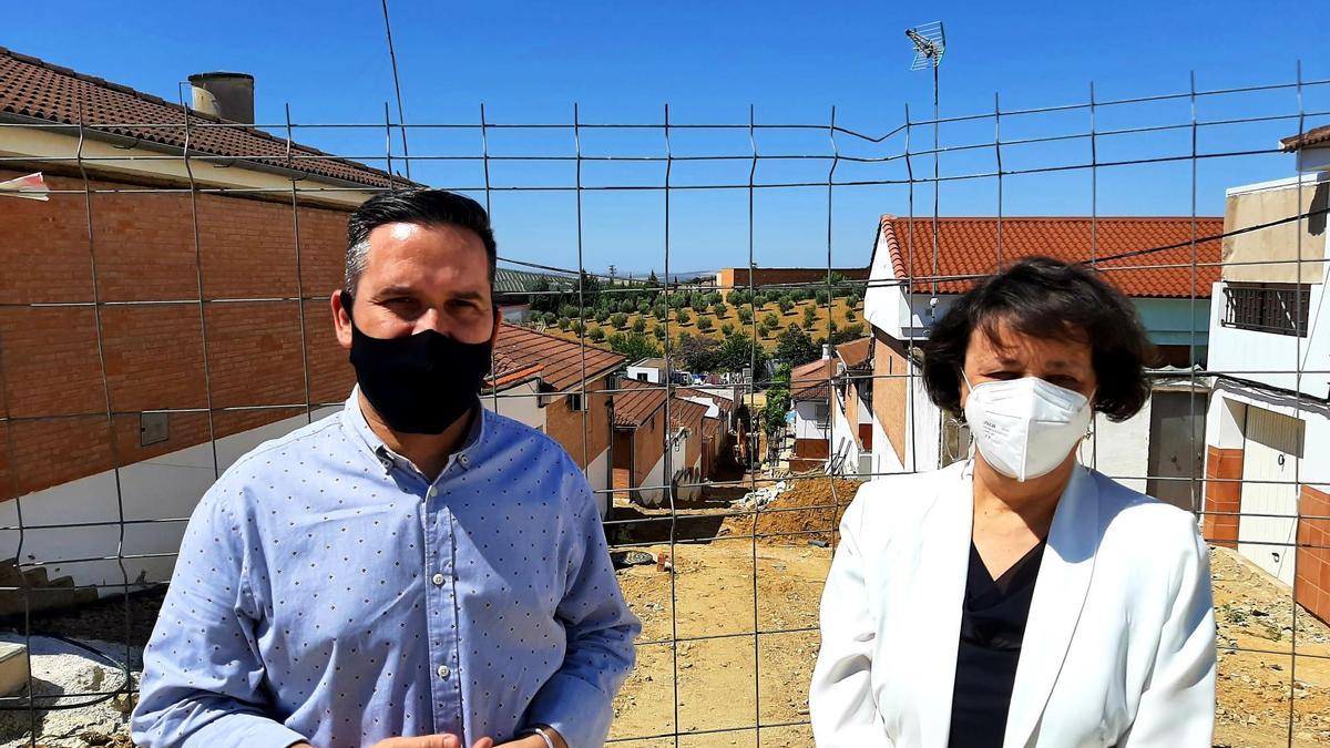 José Álvarez y Rafaela Valenzuela, durante su visita de este lunes a Santaella.