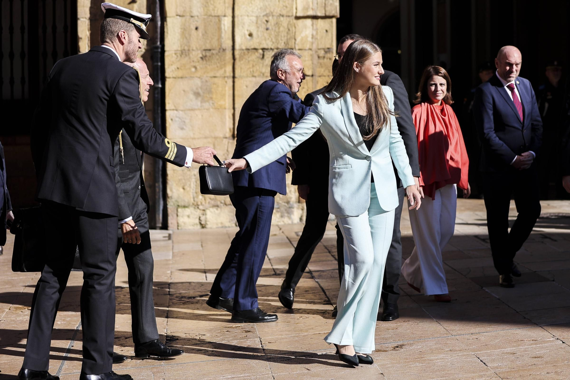 EN IMÁGENES : Leonor derrocha simpatía al recibir la Medalla de Asturias y el título de Alcaldesa Honoraria de Oviedo