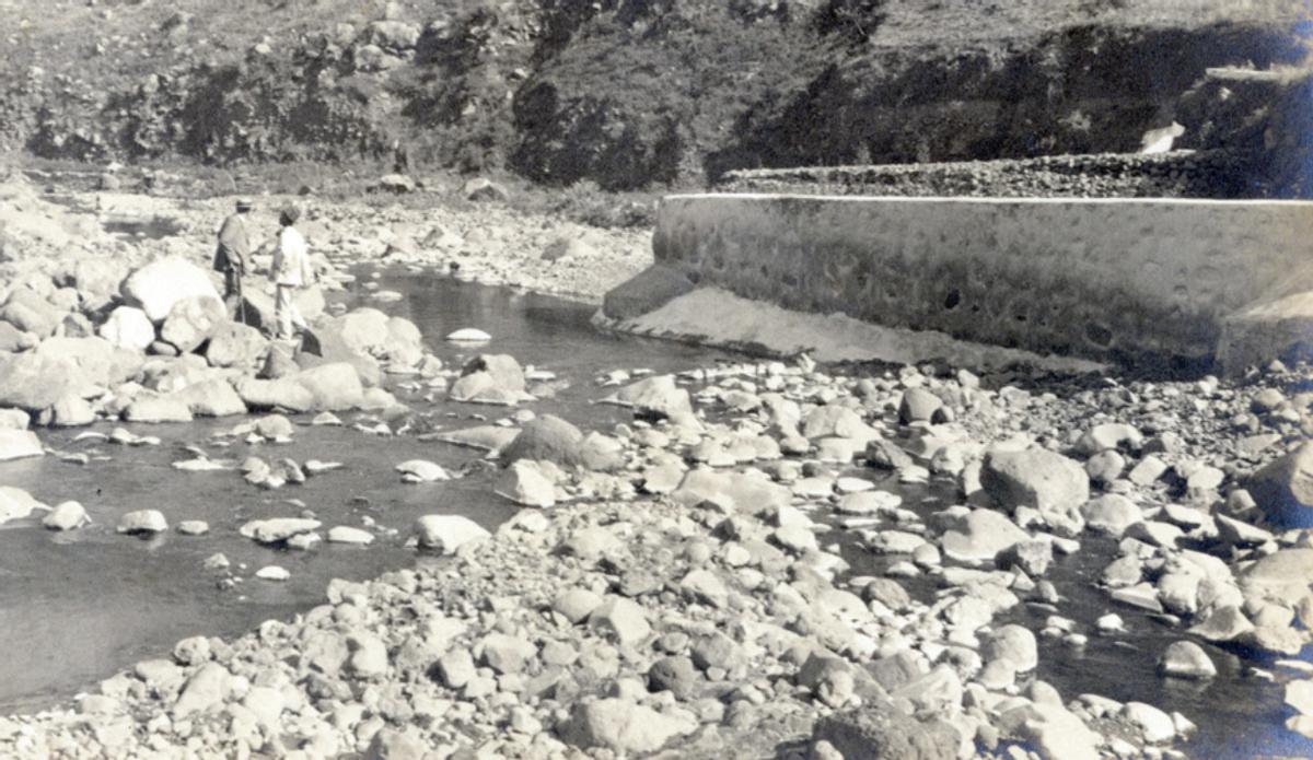 Fotografía de la Fuente de Morales, hacia 1910.