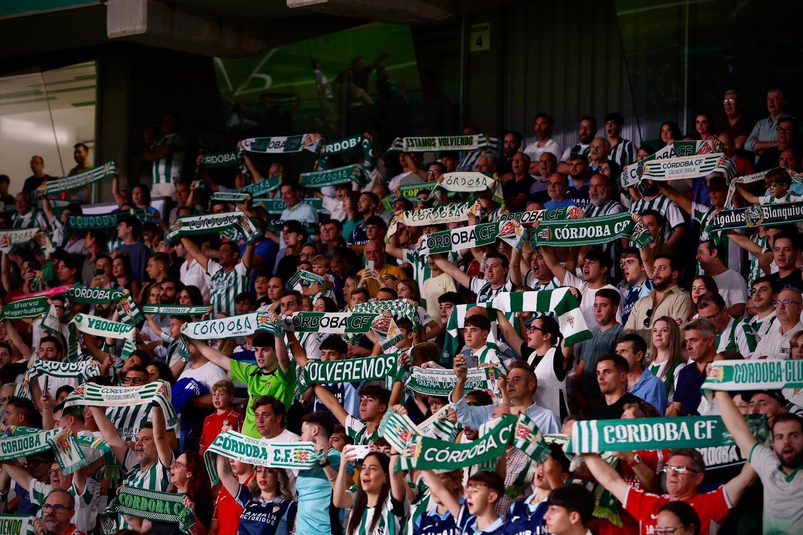 Córdoba CF-Cultural Leonesa | Las imágenes del partido de LaLiga Hypermotion