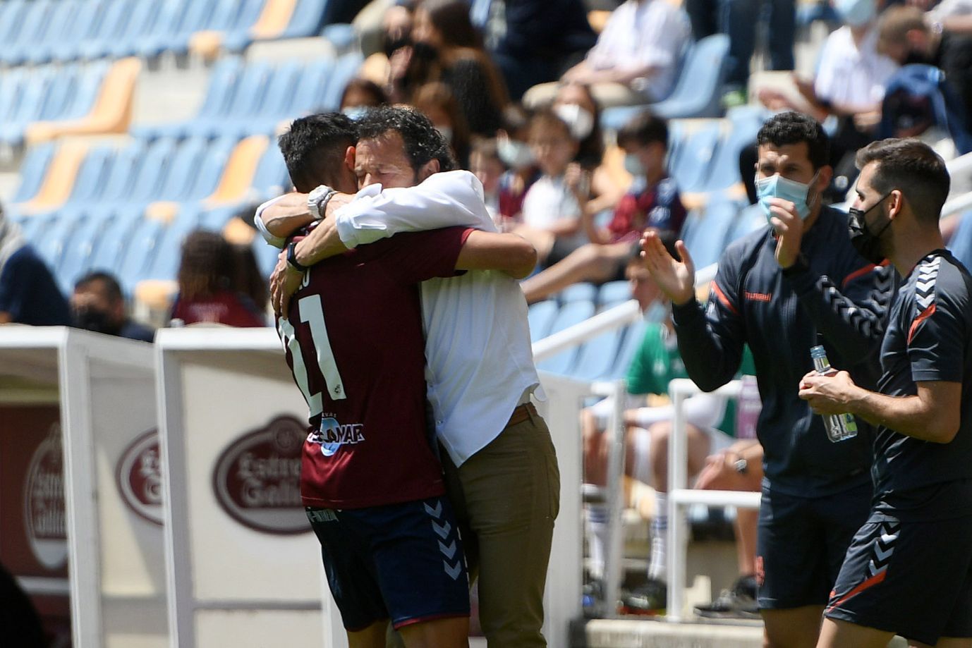 La emocionante permanencia del Pontevedra: goles y lágrimas en Pasarón
