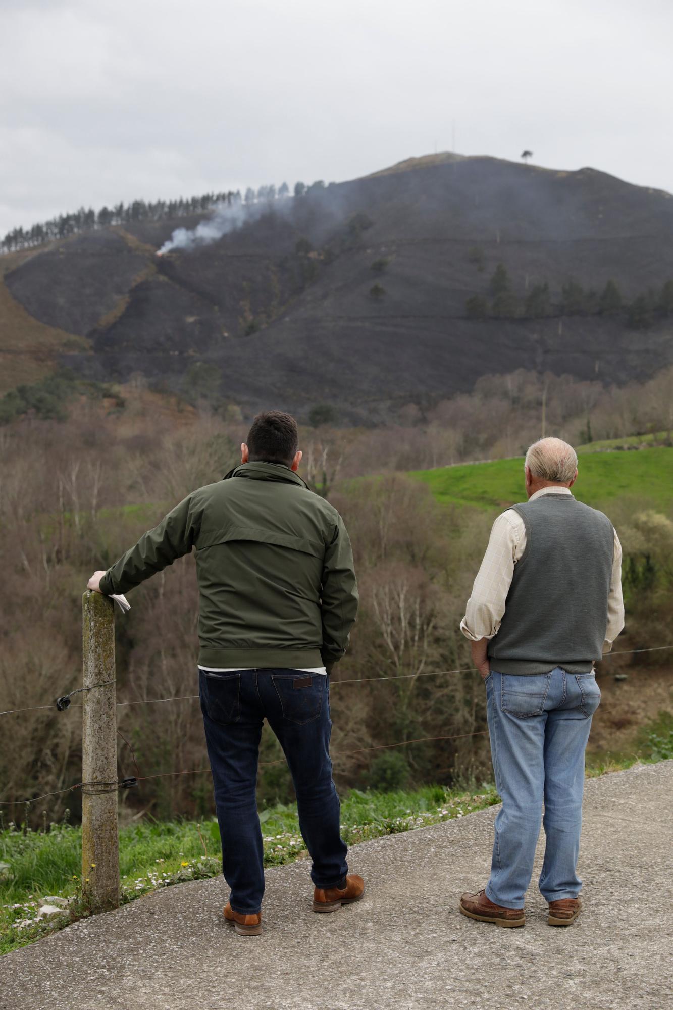 En imágenes: El fuego asedia Asturias, con 51 incendios activos