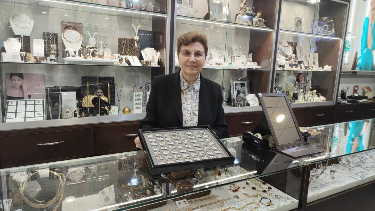 La responsable de la Joyería y Relojería Benito Puente, Pilar Rey. | S. P.