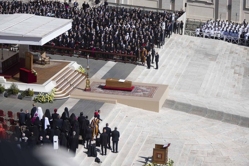 El funeral del papa Francisco en la Plaza de San Pedro del Vaticano, en imágenes