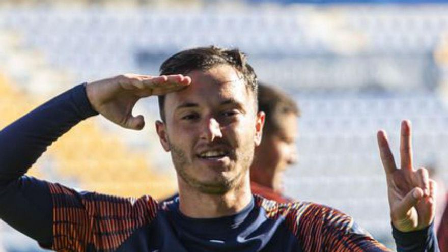 Ale Marín celebrando un gol.